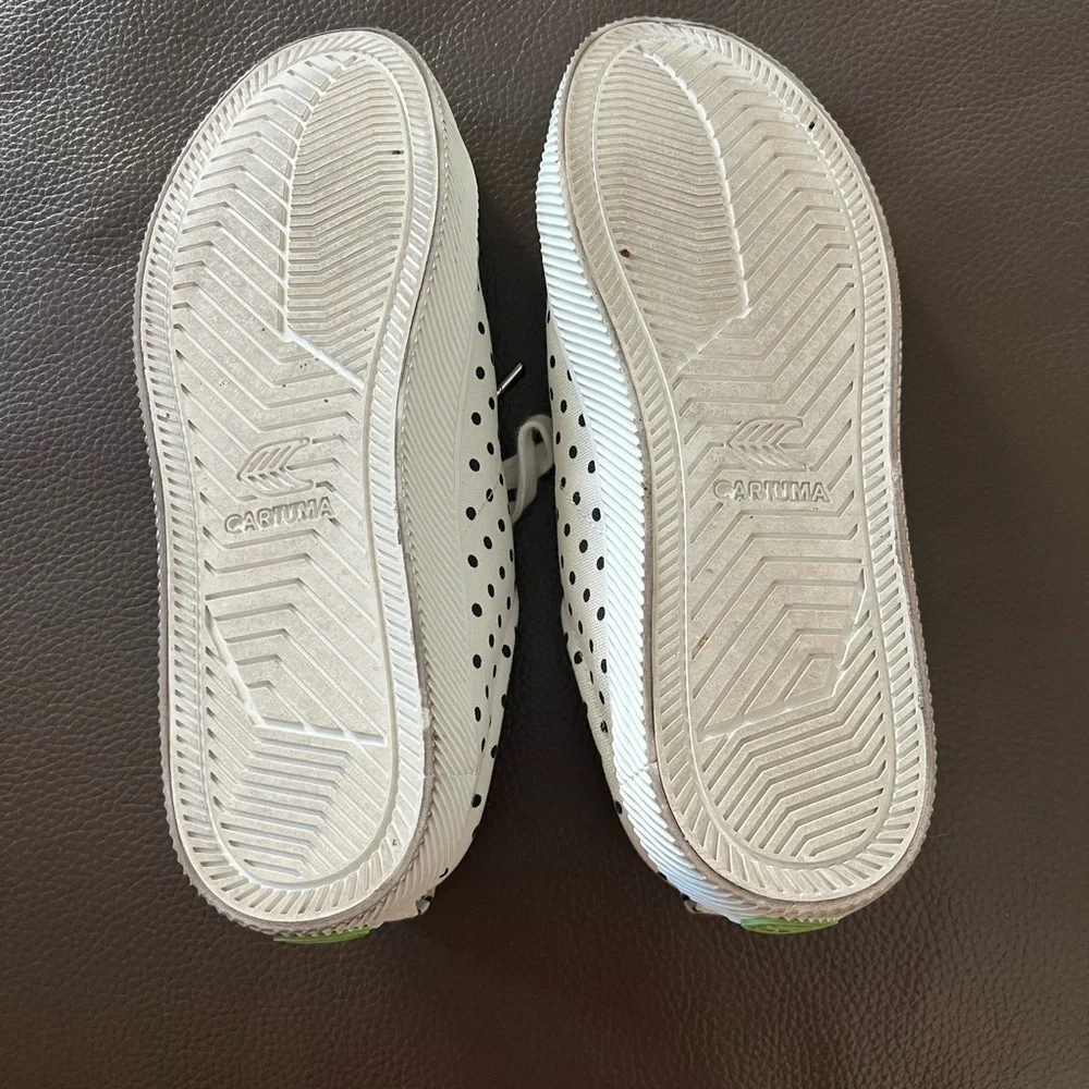 Cariuma OCA-low canvas sneaker in white polka dot. Size 10 women’s. - Picture 4 of 4